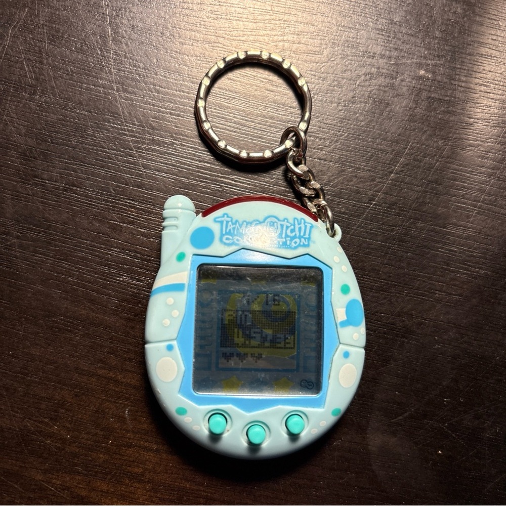 Tamagotchi Connection Virtual Pet Keychain 2004